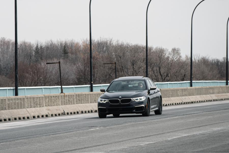  BMW M550i xDrive Sedan (G30) 2017 года  (NA) (фото 2 из 16)